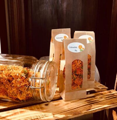 Foto di sacchettini di calendula essiccata
